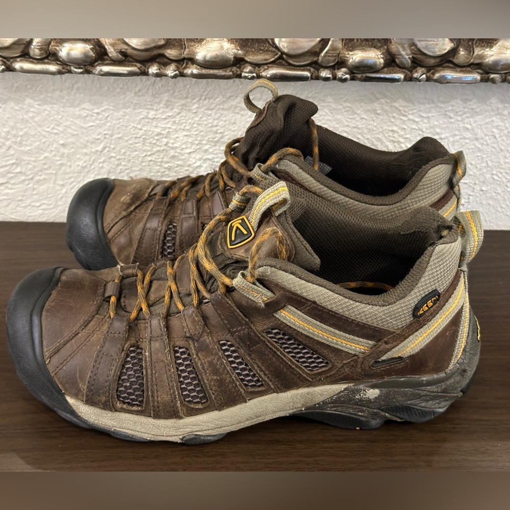 Keen hiking shoes, men’s 9